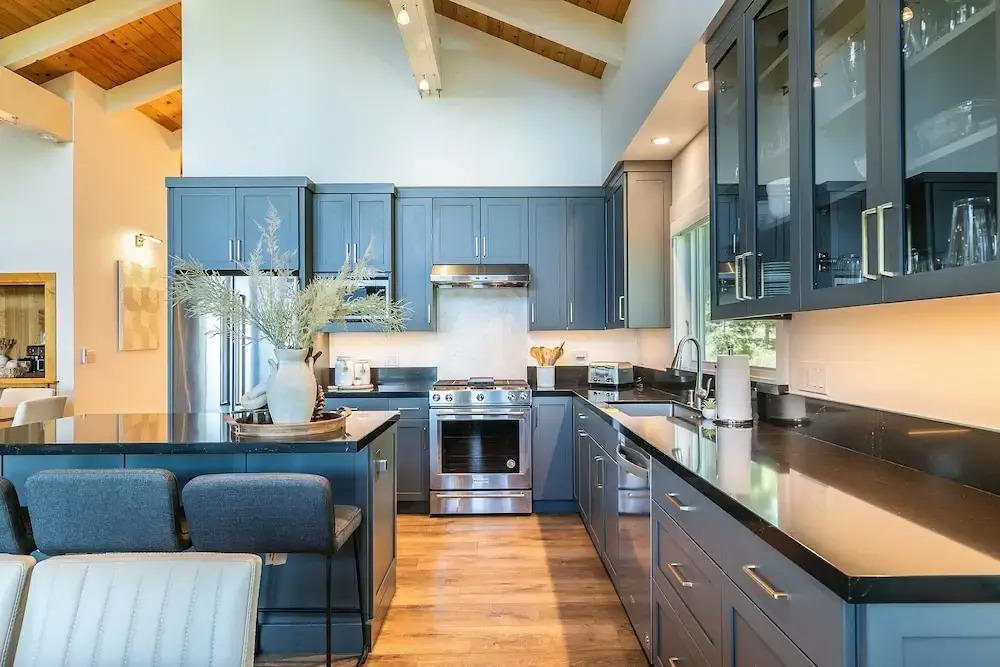 Luxe Tahoe City Cabin w/ Lake Views & Beach Access
