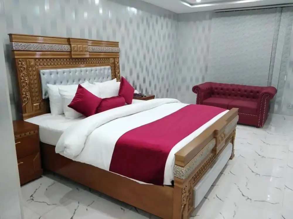 The Rich Hotel