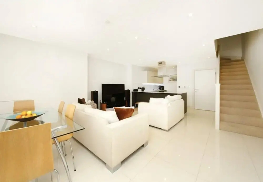 Modern 2 Bedroom House in Whitechapel