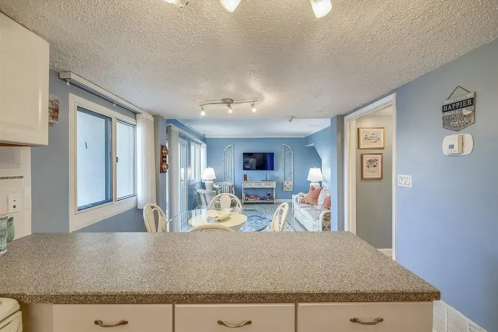 Recently Renovated 2bd, Sleeps 6 Pinnacle Port, W/ Boat Ramp 2 Bedroom Condo by RedAwning