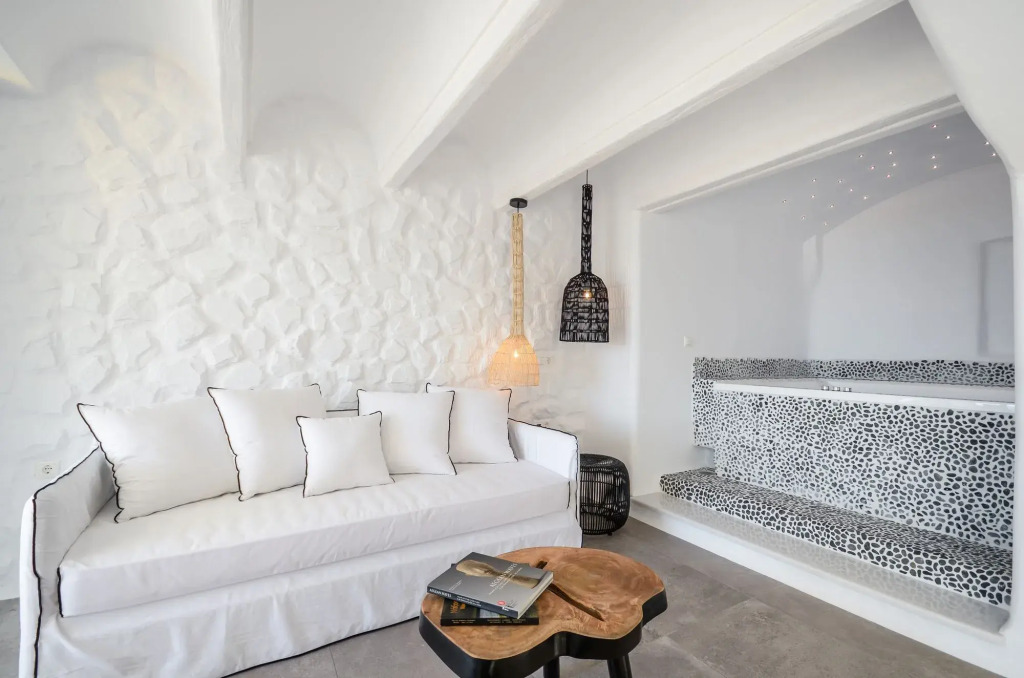 Cyano Suites