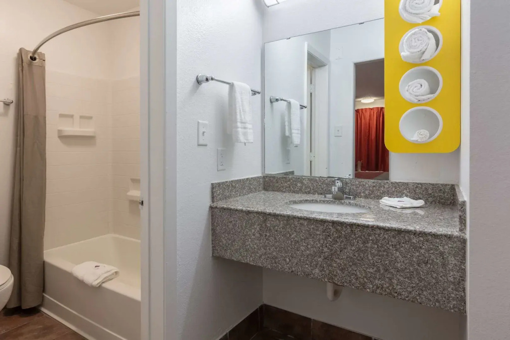 Motel 6-Bryan, TX - University Area