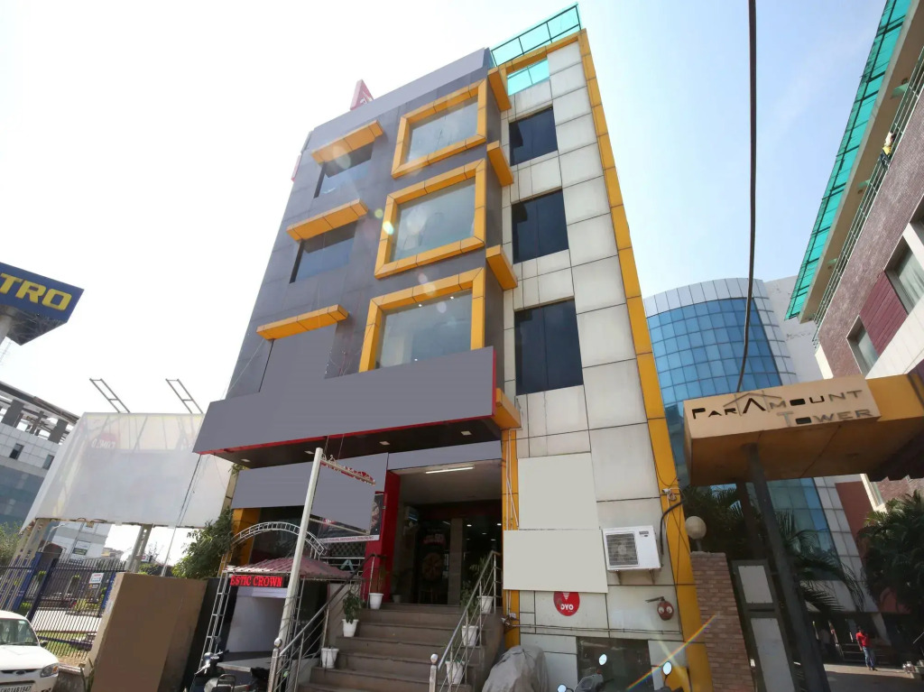 OYO 5710 The Majestic Crown Hotel