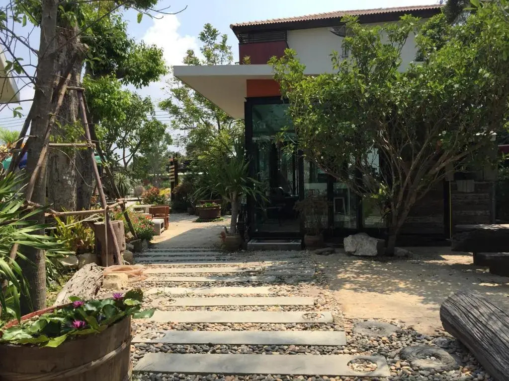 Rayonghouse Resort