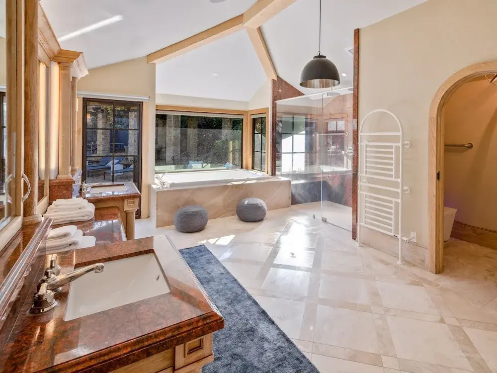 Incredible Gated Vineyard W/ Pool & Pub 3 Bedroom Home