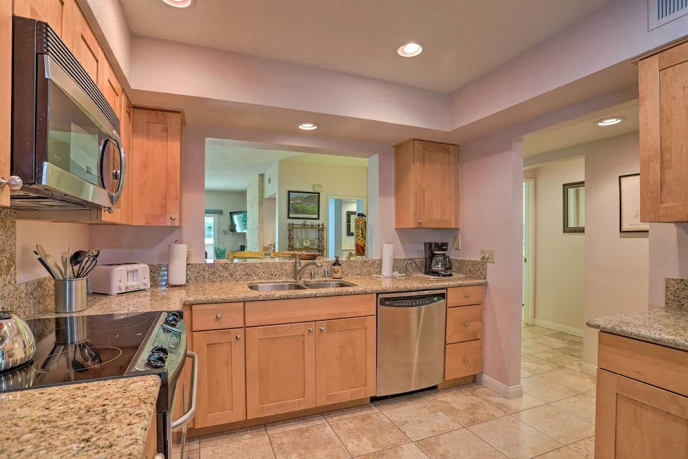 Palm Desert Country Club Home w/ Pool Access!
