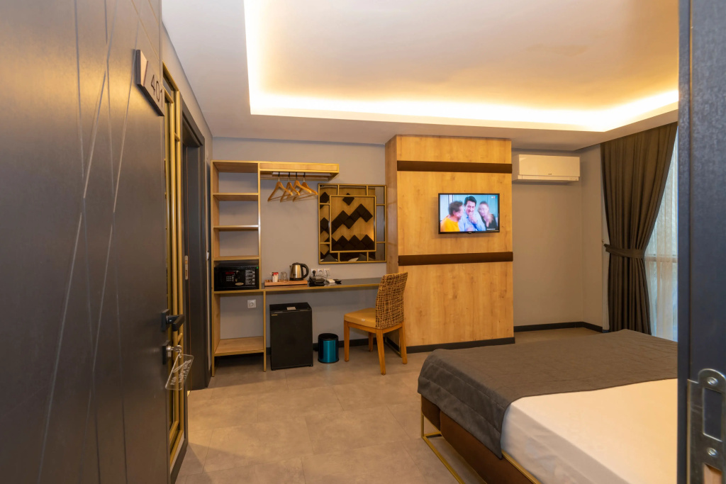 Fly And Stay Airport Hotel