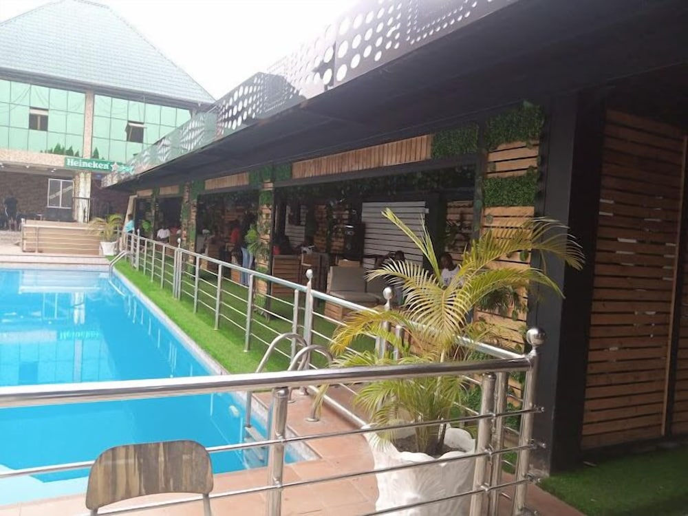 Tozak Hotel