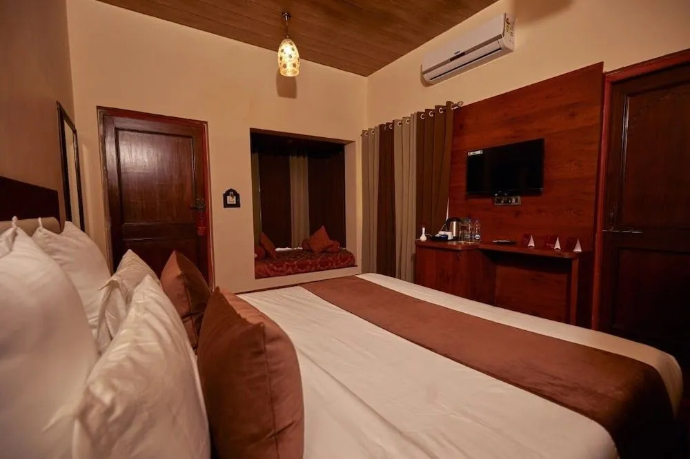 Vijaygarh Resort & Cottages with Private Pool