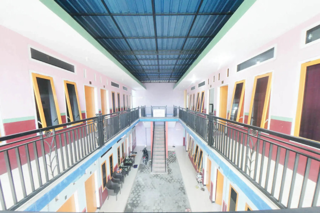 RedDoorz Syariah near Mall Roxy Banyuwangi 2