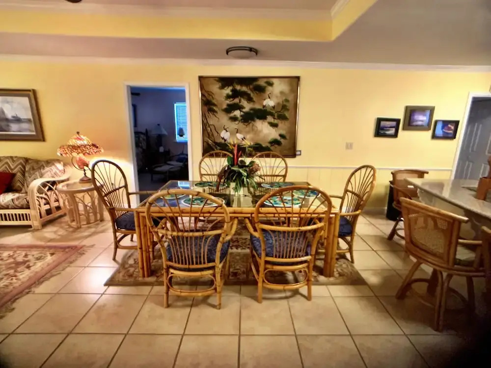 Family Ties - 3 Br Home