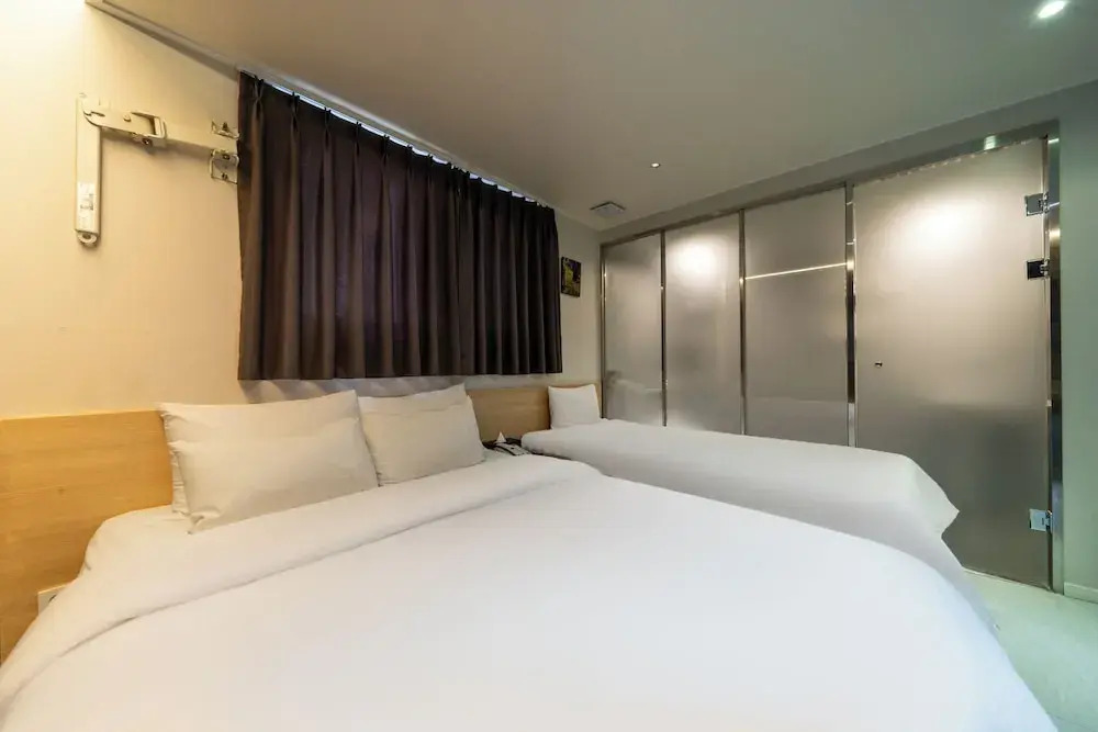 Mnlucky Hotel