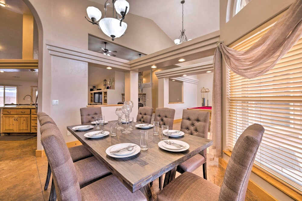 Hurricane Home w/ Pool & Spa ~ 25 Mi to Zion!
