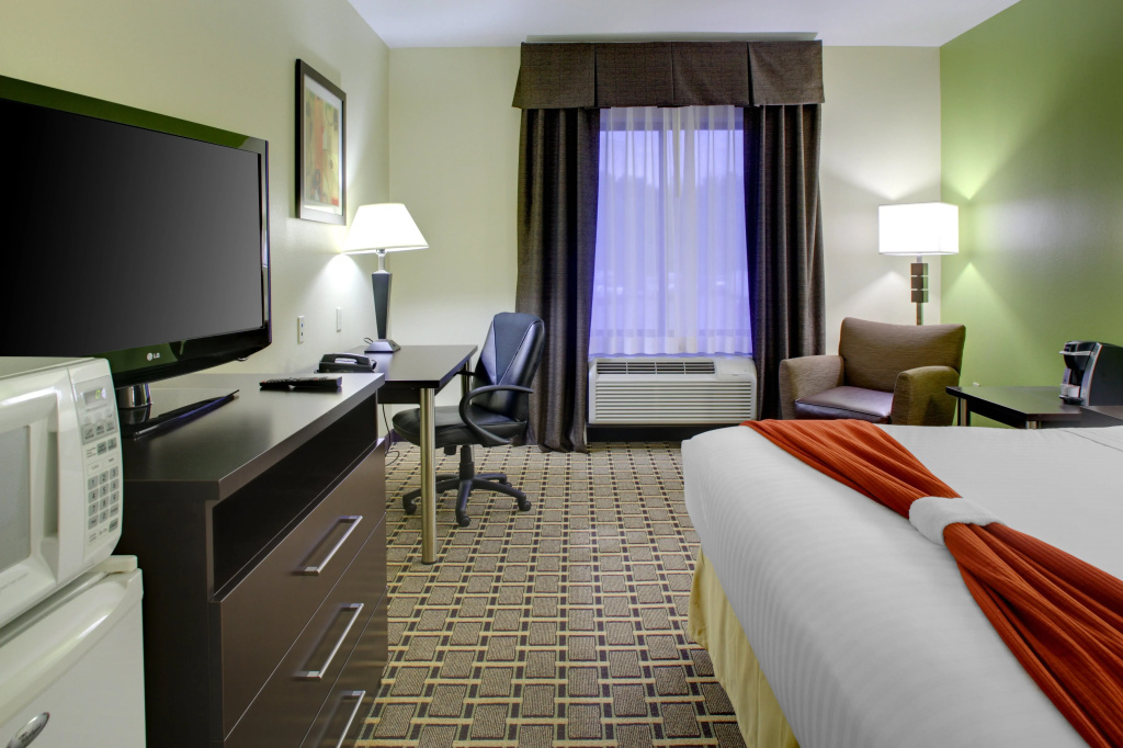 Holiday Inn Express & Suites Cross Lanes by IHG