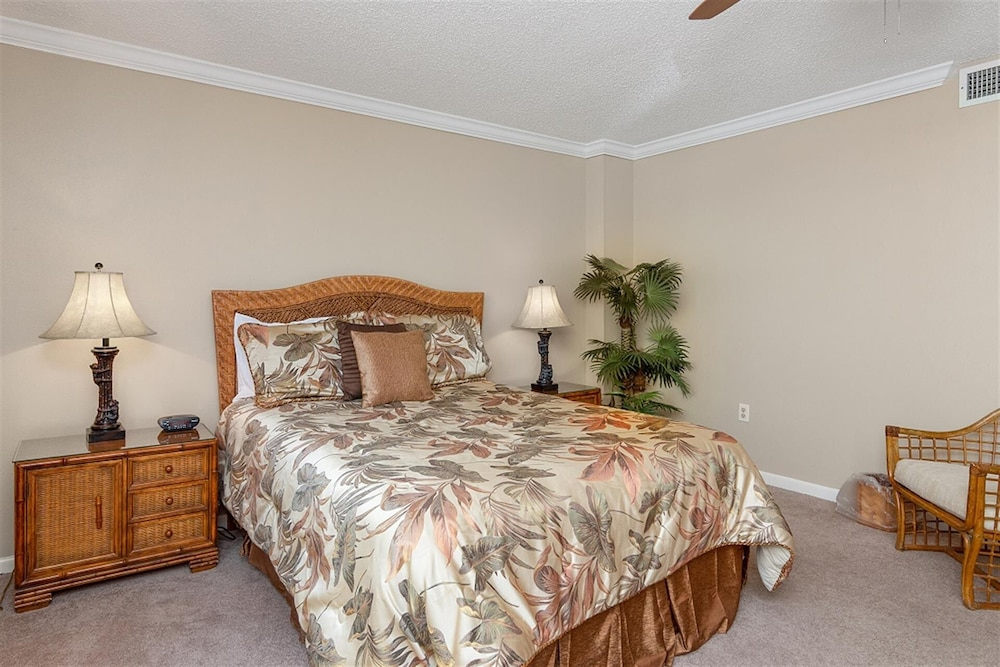 Shoreline Towers 1056 3 Bedroom Condo