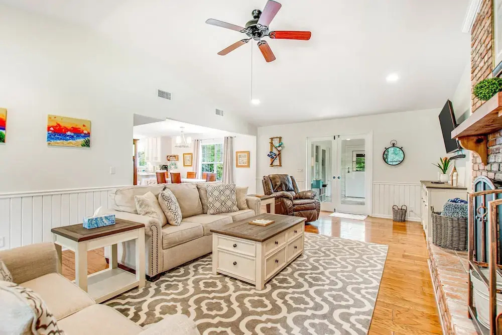 Relaxing, Dog-friendly Home With Furnished Patio, Washer/dryer, Wifi, & AC