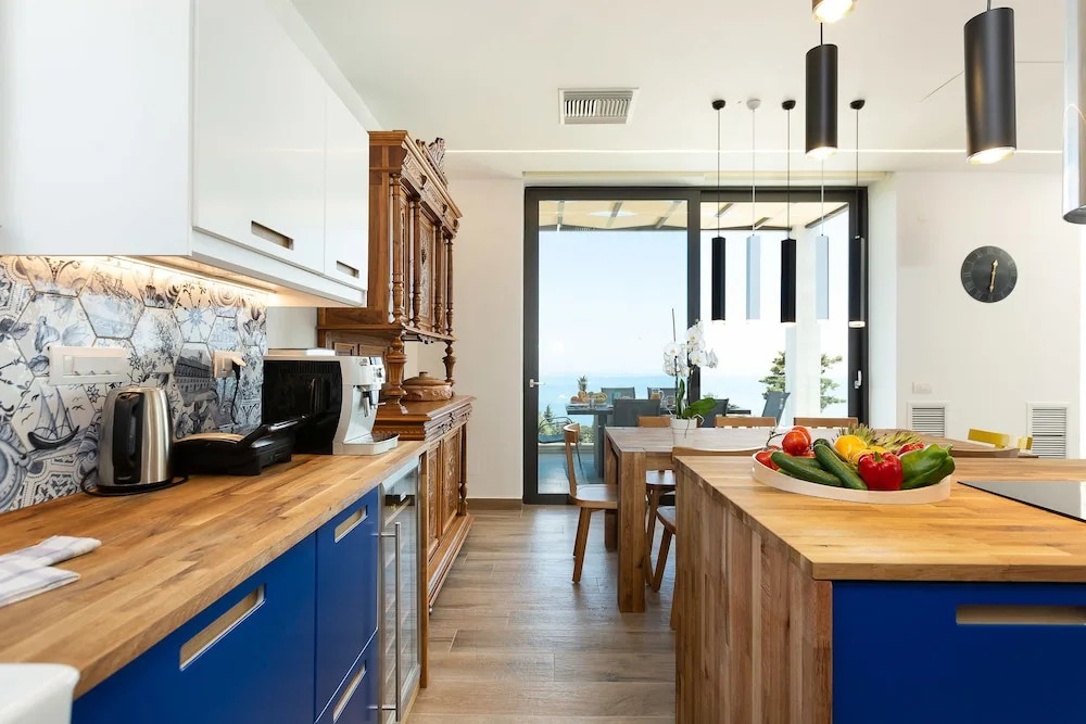 Villa Blue Skyline
