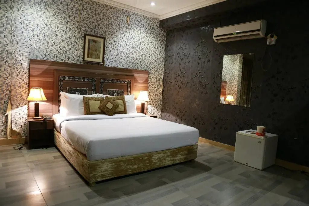 Family Hotel Davis Road Lahore