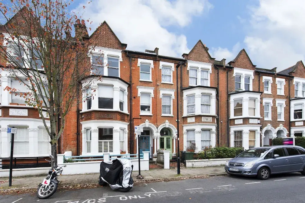Spacious 1BR Garden Flat in Brixton