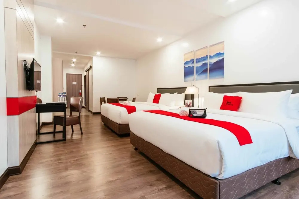 RedDoorz Premium near Ateneo Katipunan