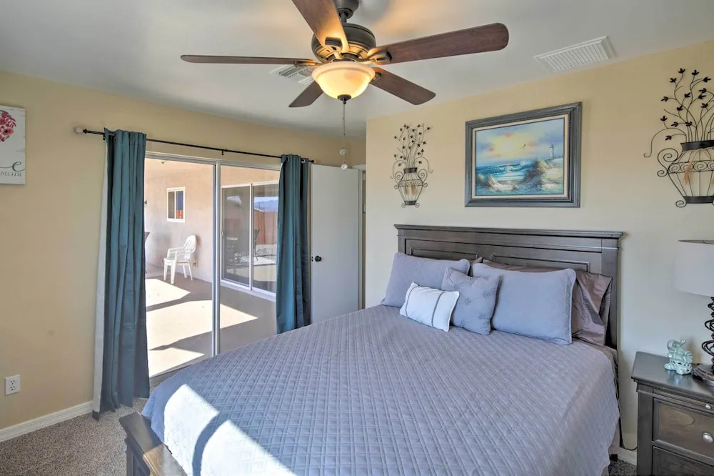 < 3 Mi to Lake Havasu: Home w/ Patio & Grill!