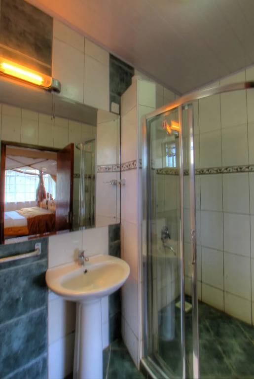 Naivasha Kongoni Lodge - Lakefront Getaway