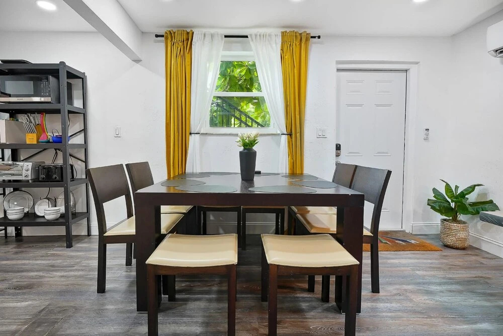 Vacay Spot Wynwood Fun 8 to 28guests 4kitchens BBQ, Miami