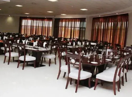 Tlotlo Hotel & Conference Centre