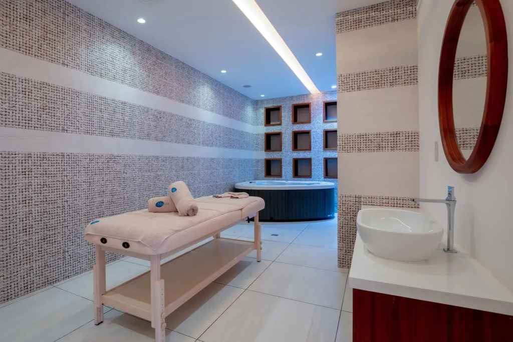 Tasia Maris Beach Hotel