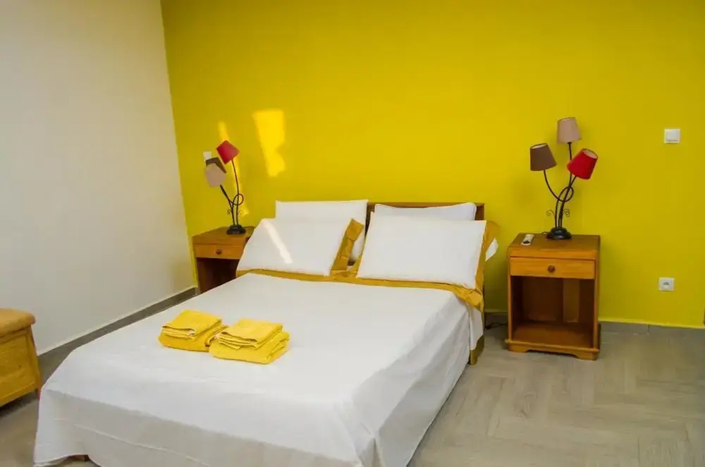 Room in Villa - Comfortable and Welcoming Suite With Terrace Overlooking the Lake
