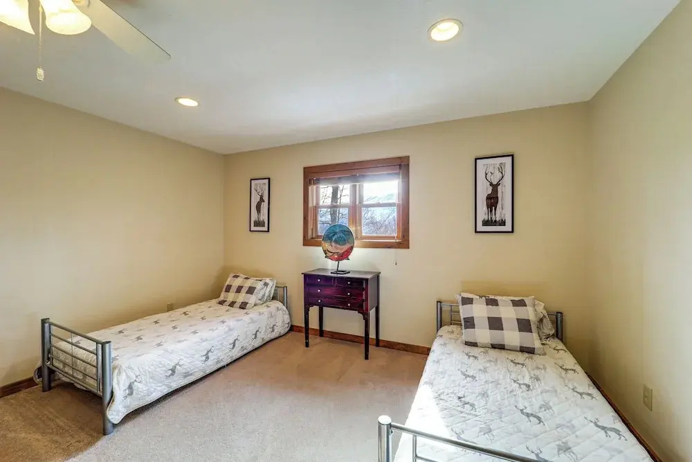 Mtn-view Deck, Game Room! Spacious Elk Park Lodge