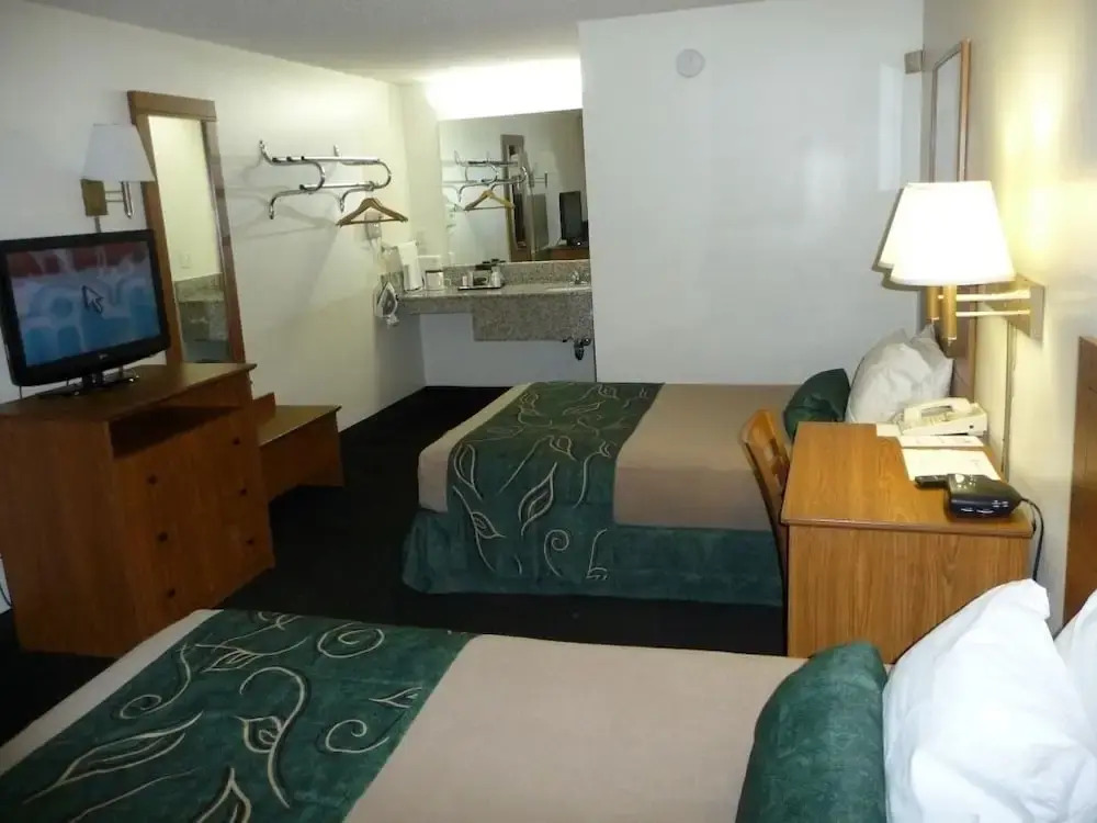 Oak Tree Inn Livonia West