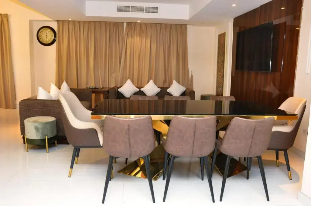 Al Hamra 4-Bedroom Luxury Villa Golf View
