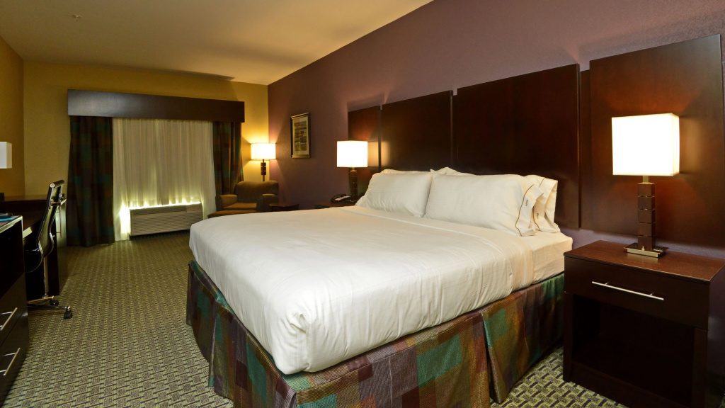 Holiday Inn Express Baton Rouge North by IHG