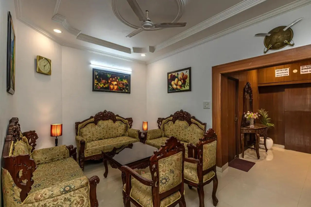Saffronstays Grandview Haven, Barog