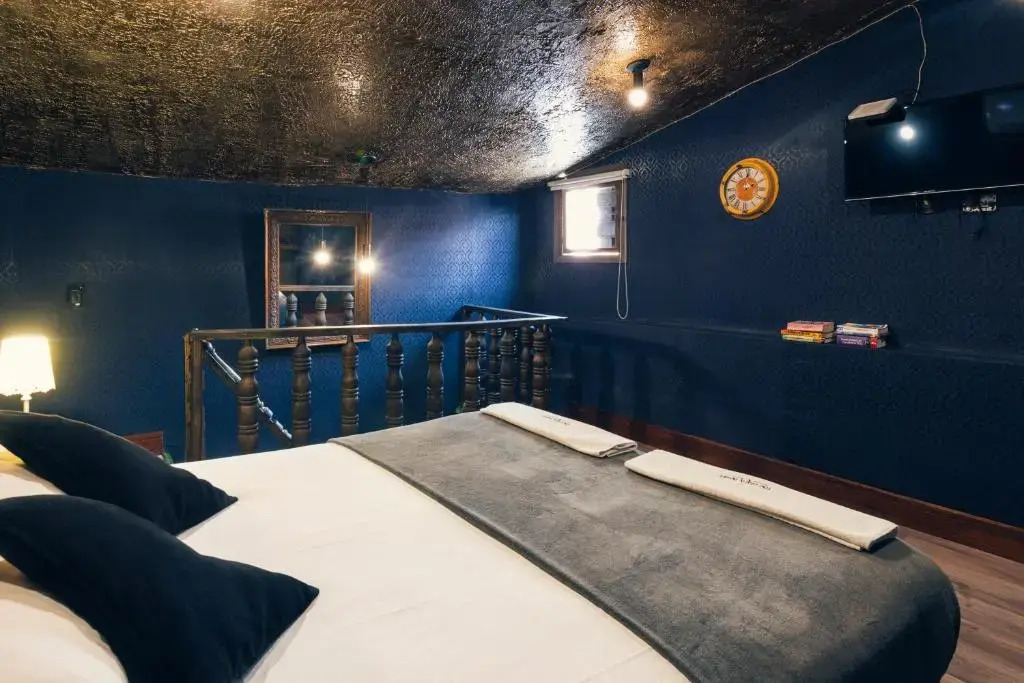 The Clock Hostel & Suites