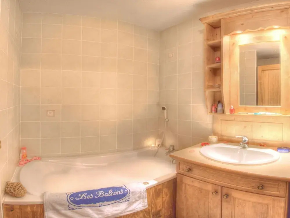 Big Apartment in the French-italian ski Resort San Bernardo
