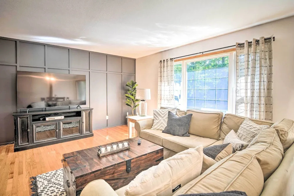 Upscale Family Cottage < 1 Mi to Higgins Lake