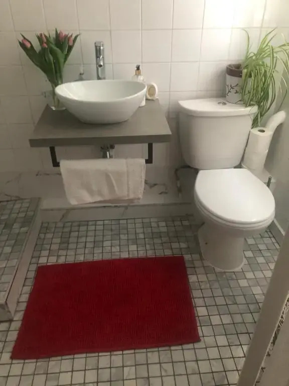 Super location 1min from metro 10min from Camden