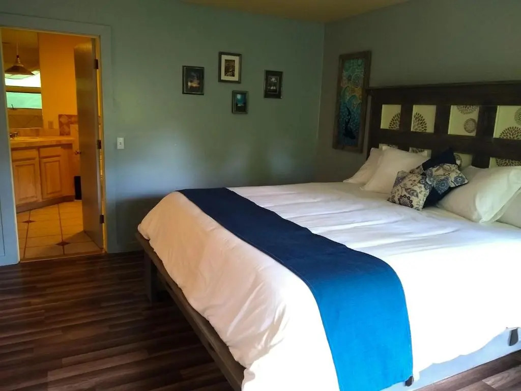 Red Leaf River Inn