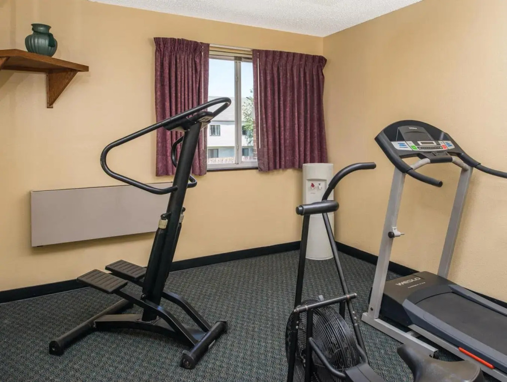 Sunset Inn & Suites