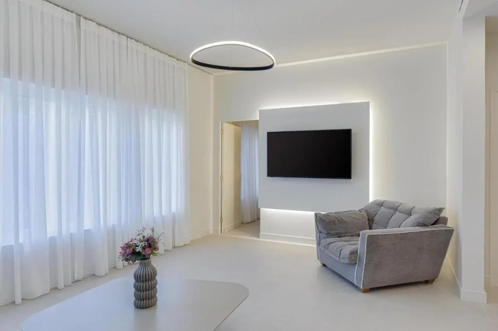 THIRAMENOUS RESIDENCE