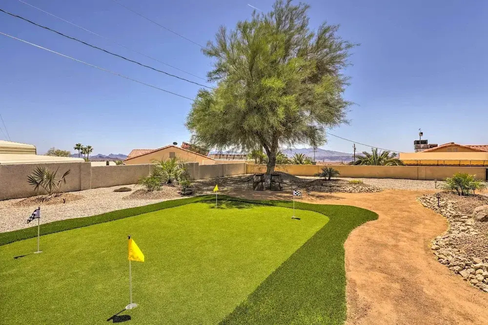 Putting Green, Pool Access: Lake Havasu City Home!