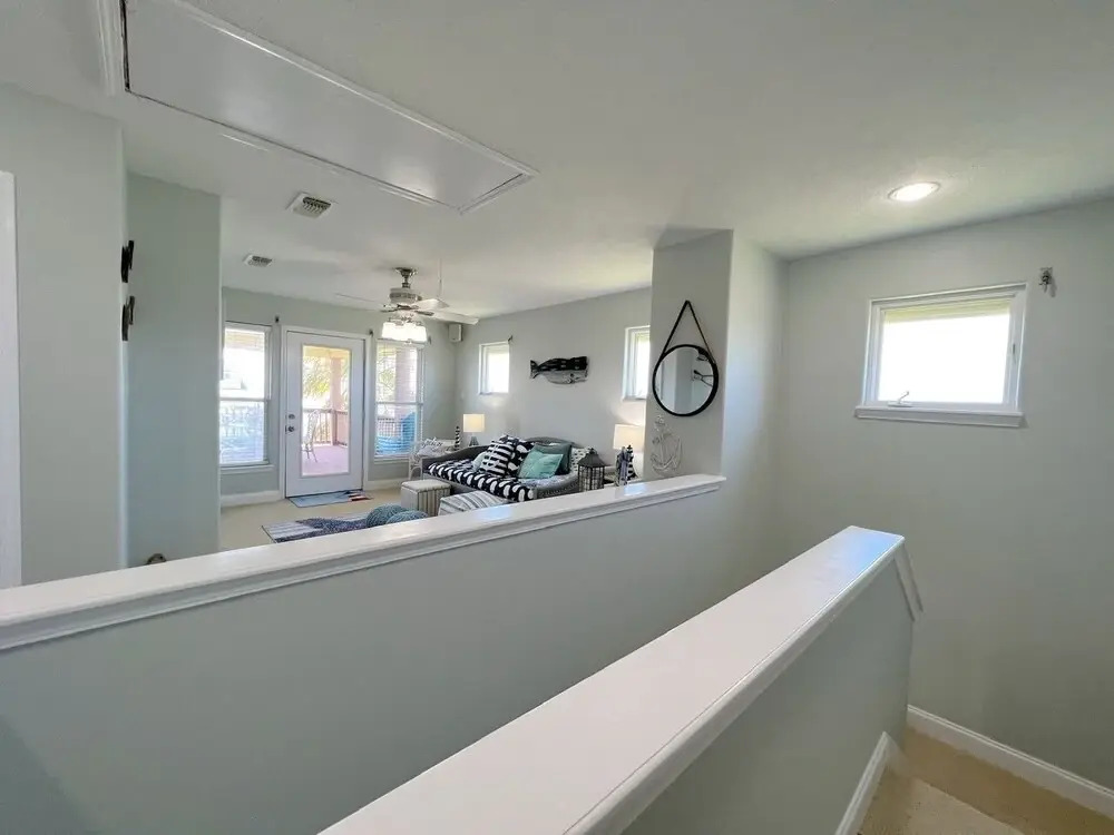 Sea-renity 3 Bedroom Home by Redawning