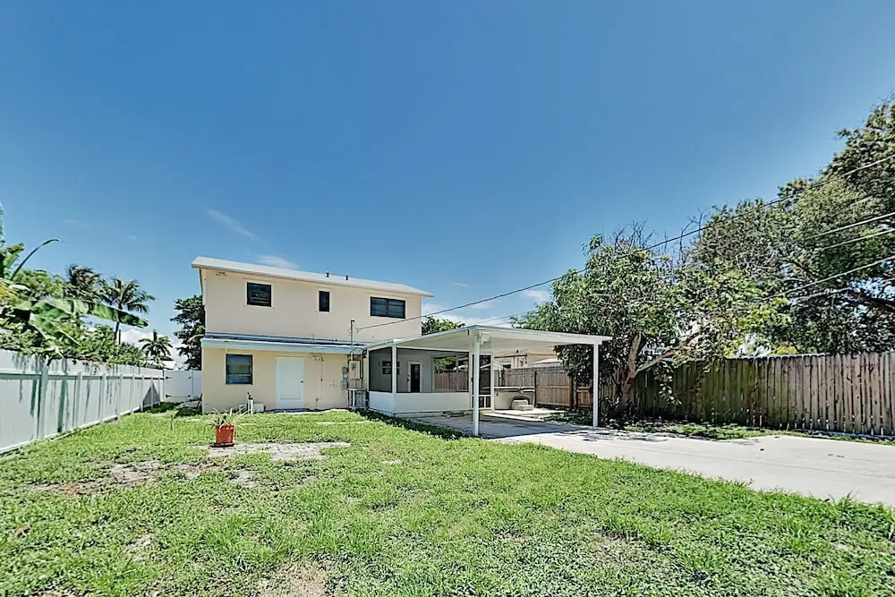 Stylish Getaway W/ New Interior & Private Hot Tub 4 Bedroom Home