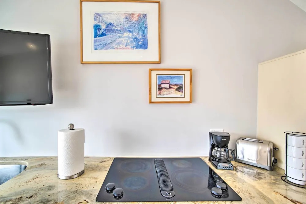 Harbor Views + Private Deck: Waterfront P-town Apt