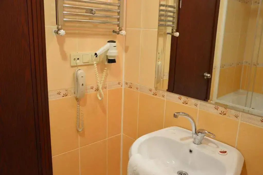 Remay Hotel
