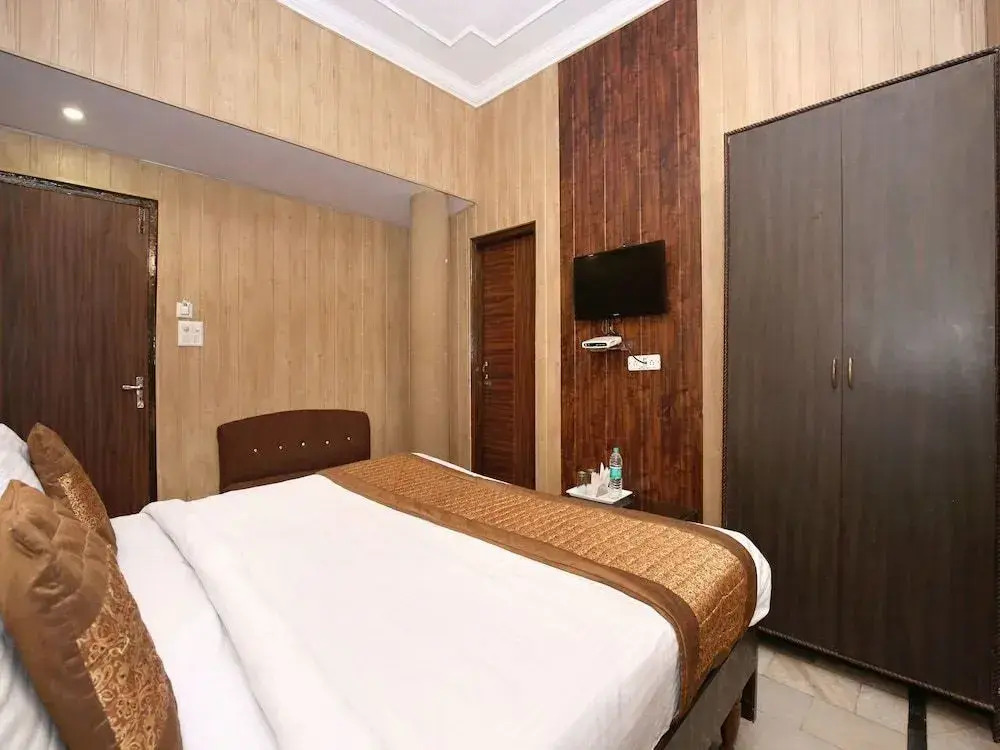 OYO 966 Hotel Sallow International