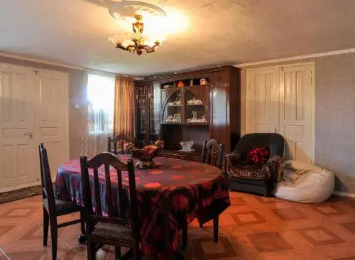 Alik House