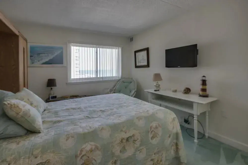 Capri 1710 - 2 Br Condo